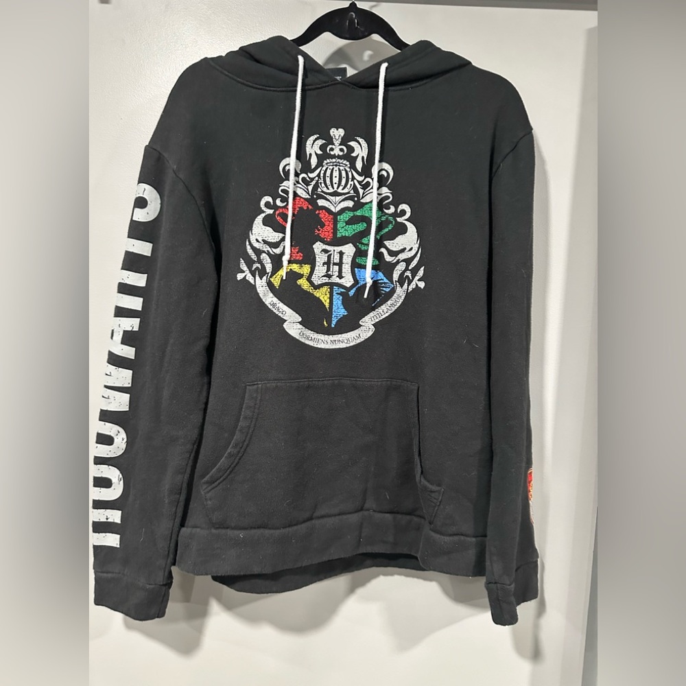 HARRY POTTER Pullover Sweatshirt Hoodie Medium Black Hogwarts Crests Unisex